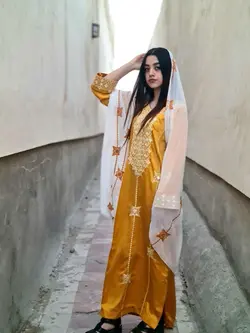 ست لباس مجلسی بلند خردلی با شال سفید  ml119