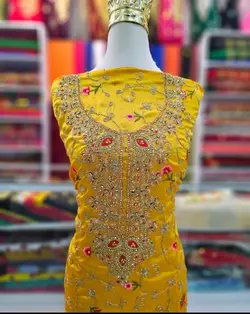 کندوره پرکار قیطون‌دوزی شده ساتن با تم زرد رنگ ml121