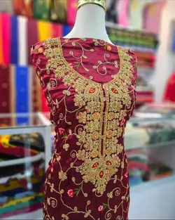 کندوره پرکار قیطون‌دوزی شده ساتن با تم قرمز ml123