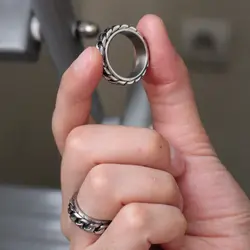 انگشتر مردانه مدل زنجیر دار اسپینر کد ri23