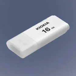 فلش ۱۶ گیگ کیوکسیا Kioxia U301 USB3.2 جنس پلاستیک و سفید رنگ | هایتل کالا