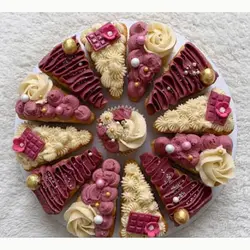 کیک اسلایسی با تم کرم - بنفش