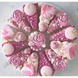 کیک اسلایسی با تم صورتی