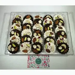 شکلات دارک و سفید آجیلی