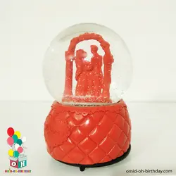 گوی شیشه ای موزیکال برفی عاشقانه کد H0002