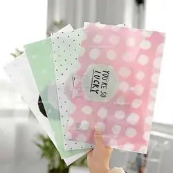 پوشه دکمه ای طرح خالخالی