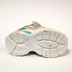 کفش کتونی خارجی اسپرت نقلی دخترانه و پسرانه سایز 20 تا 25 زیره تزریق نرم و راحت و سبک سه رنگ سفید مشکی و گلبهی