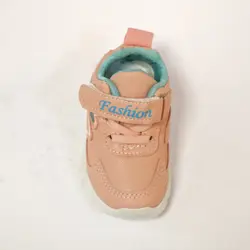 کفش کتونی خارجی اسپرت نقلی دخترانه و پسرانه سایز 20 تا 25 زیره تزریق نرم و راحت و سبک سه رنگ سفید مشکی و گلبهی