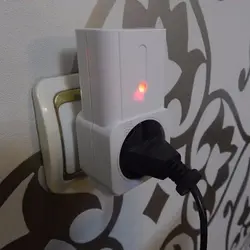 پریز دیواری برق همراه با ریموت کنترلی