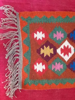 گلیم  هندسی با حاشیه نارنجی و سبز