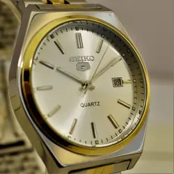 SEIKO 5 D6284 ساخت ژاپن سیکو موتور ژاپن دورنگ صفحه نقره ای ، فول استیل ، تقویم دار