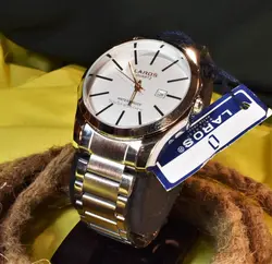 LAROS QUARTZ 5 STAR لاروس با موتور ژاپن ،، درب استیل ،، با تقویم روزشمار کلا نقره ای دارای ایزو ساخت ثبت شده پشت درب