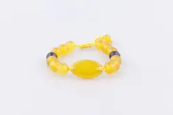 دستبند عقیق زرد و آمیتیست و میانکار عقیق زرد با حکاکی شرف الشمس