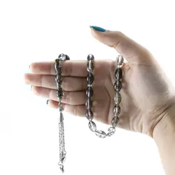 تسبیح پودر کهربا ۳۳ دانه سفید و سیاه با عطر لیمو کد T1076