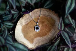 مدال نقره با نگین یاقوت