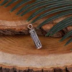 مدال نقره جا حرزی طرح شمشیر با حرز امام جواد روی پوست آهو