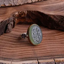 انگشتر نقره عقیق سبز معدنی با حکاکی پنج تن