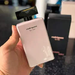 عطر فراگرنس ورد نارسیس ردریگز فور هر صورتی (جعبه مشکی) | Fragrance World Redriguez For Her - فروشگاه عطر عبدو