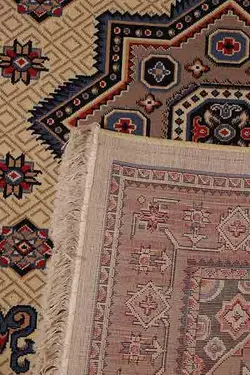 گلیم کد J11 زمینه رنگ کرم