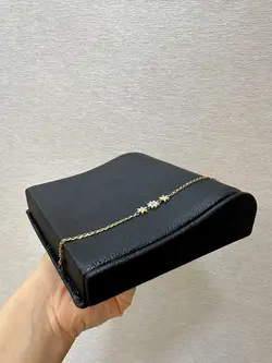 مانکن دستبند گروهی کوچک مشکی R2