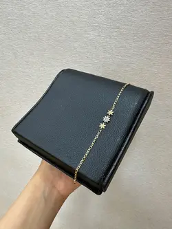 مانکن دستبند گروهی کوچک مشکی R2