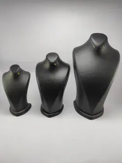 مانکن جواهرات نوک تیز