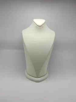 مانکن جواهرات نوک تیز