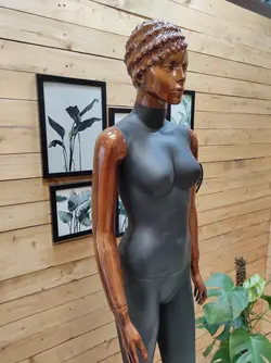 مانکن زنانه مشکی طرح چوب