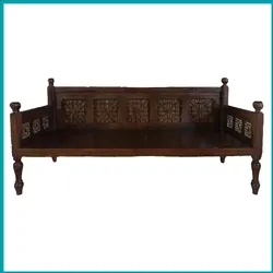 نیمکت چهارنفره با طراحی سنتی