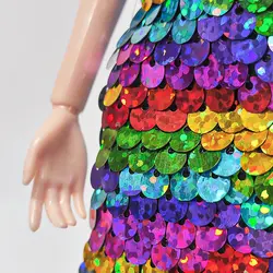 عروسک باربی با لباس پولک دار