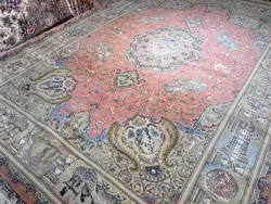 فرش دستباف طرح نامی کارکرده در حد نو رج ۶۰ چله و گل ابریشم تک ۹ متری