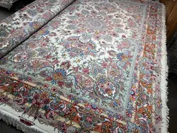 قالی دستباف طرح خطیبی رج 40حاشیه و گل ابریشم اندازه جفت 6 متری