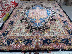 فرش دستباف طرح سالاری دو متن گل ابریشم رج 30 اندازه تک 9 متری