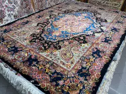 فرش دستباف طرح سالاری دو متن گل ابریشم رج 30 اندازه تک 9 متری