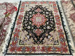 قالیچه طرح علیا قلم رج ۲۵ معروف به 30 گل ابریشم اندازه ۲در۱.۵ متر