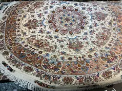 فرش دایره طرح خطیبی حاشیه و گل ابریشم رج 40 اندازه 3 در 3 متر