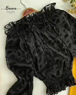 شومیز یقه قایقی طرح برگ