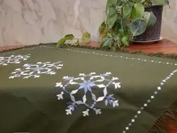رومیزی خامه دوزی طرح ستاره ایی دست بافت با نخ ابریشمی