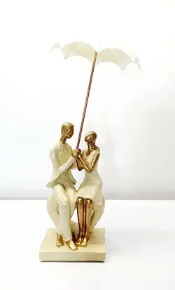 مجسمه چتر دار زن و مرد