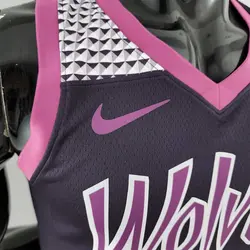 لباس ارغوانی مینه‌سوتا تیمبرولوز سیتی ادیشن