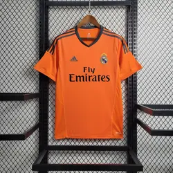 لباس کلاسیک رئال مادرید 2014-2013 کیت سوم