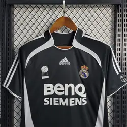 لباس کلاسیک رئال مادرید 2007-2006 کیت دوم