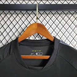 لباس کلاسیک بارسلونا 2012-2011 کیت دوم