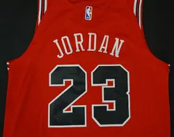 لباس قرمز شیکاگو بولز آیکن ادیشن