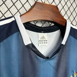 لباس کلاسیک نیوکاسل 2005-2004 کیت دوم