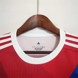 لباس ویژه ۱۰ سال قهرمانی بایرن مونیخ