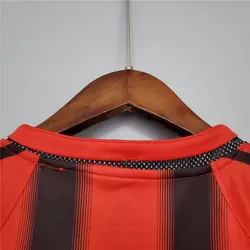 لباس کلاسیک میلان 2005-2004 کیت اول