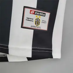 لباس کلاسیک یوونتوس 2002-2001 کیت اول