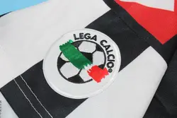 لباس کلاسیک یوونتوس 2002-2001 کیت اول