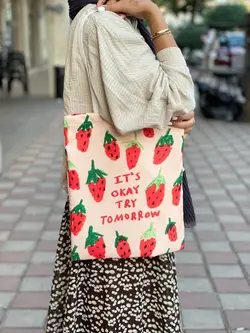 ساک دستی پارچه ای توت فرنگی نوشته دار